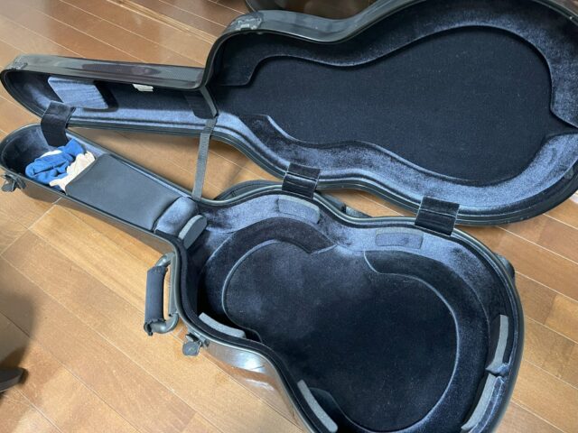 Attaching additional cushions on BAM HIGHTECH series Carbon Black guitar case (8002XLC)